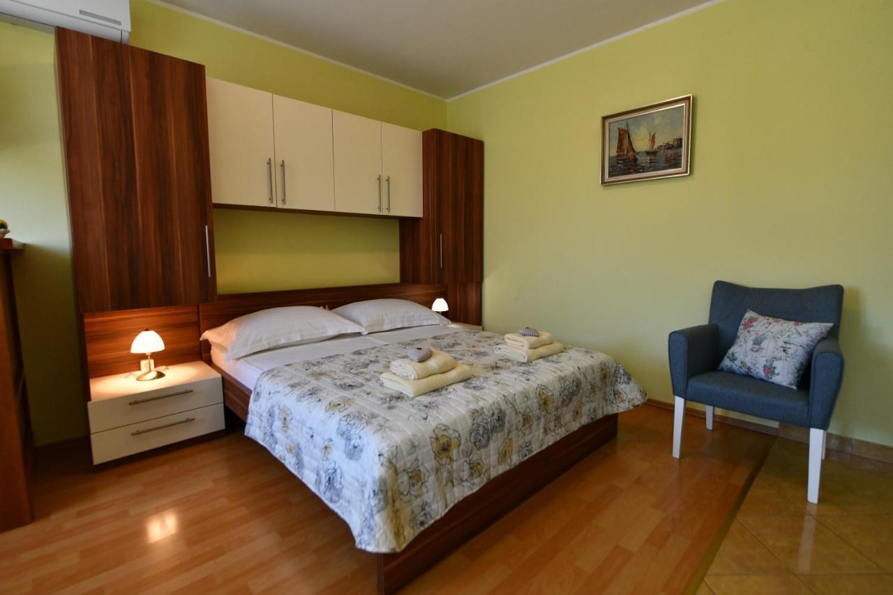 Apartments Vila Miranda Vodice Exterior photo